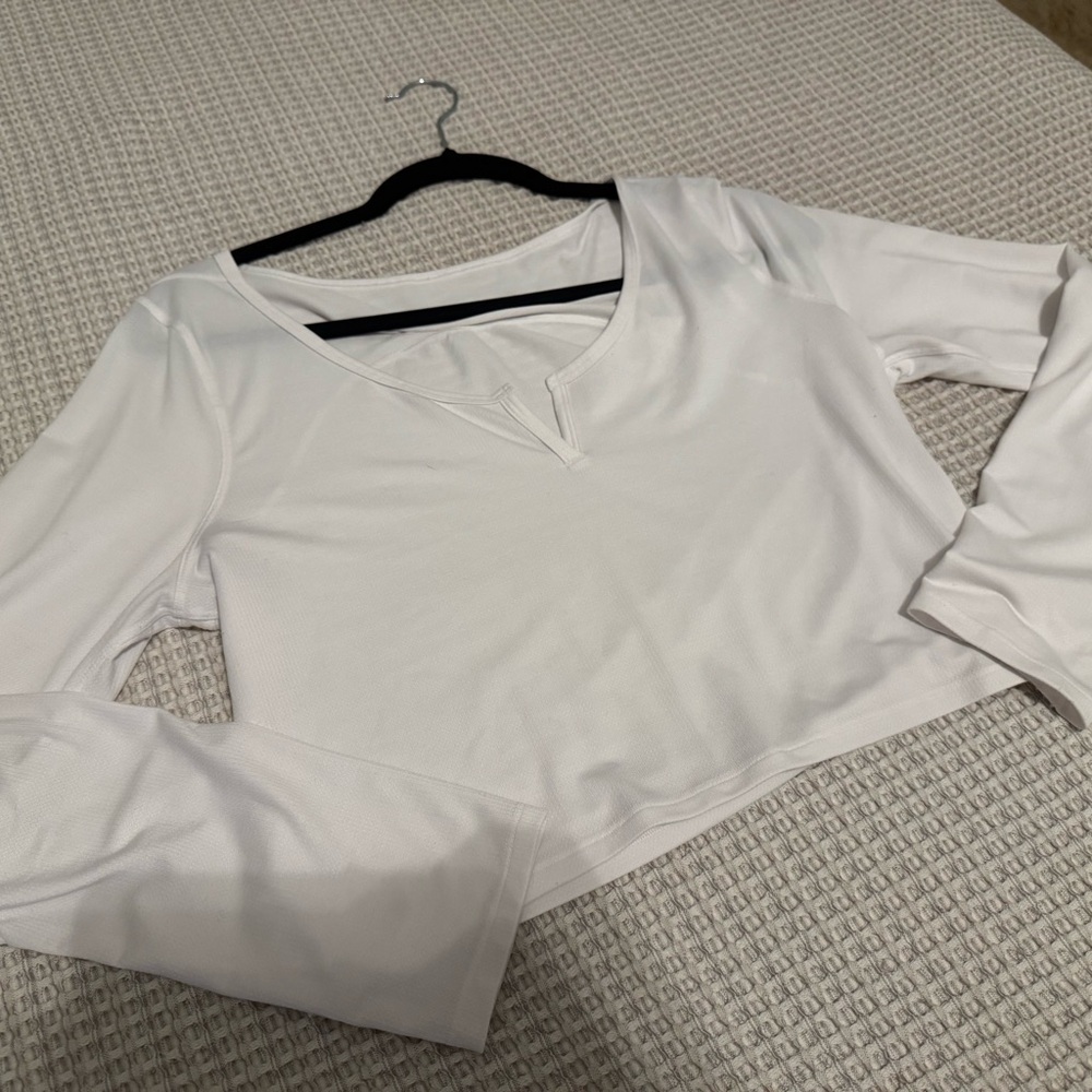 Elegant White Lululemon Long Sleeve Crop Top